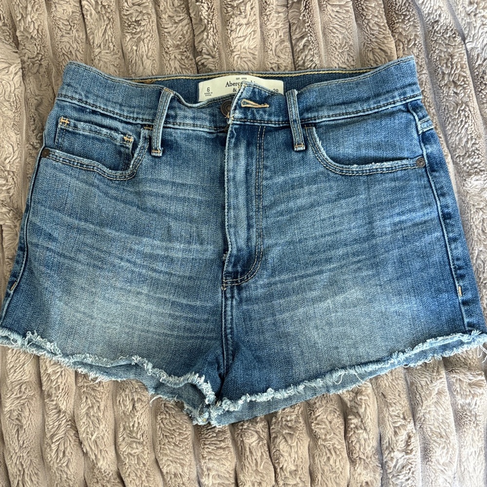 Abercrombie & Fitch Women's Frayed Hem Jean Shorts